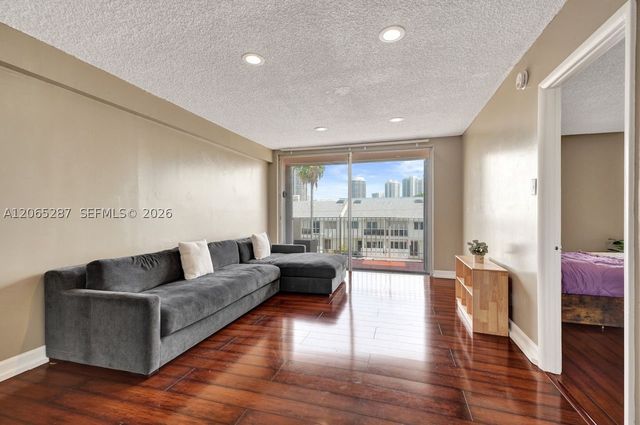 3716 NE 168th St 301, North Miami Beach, FL 33160