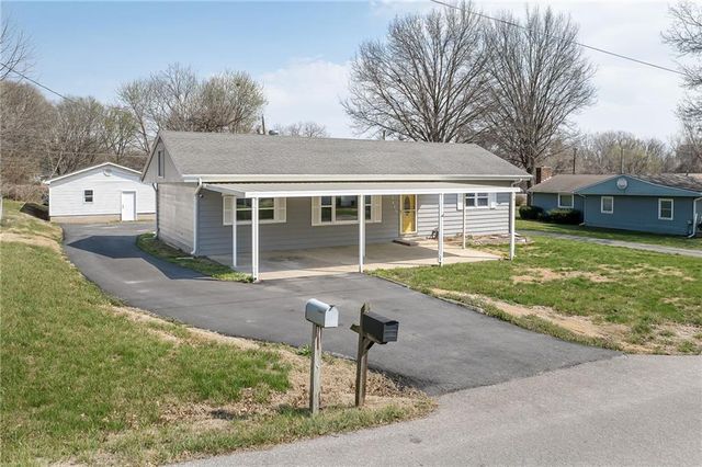 3419 S 30th Street, St Joseph, MO 64503