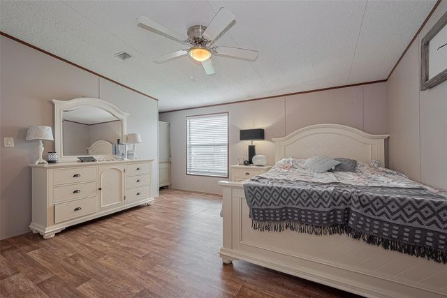 114 Oak Park Drive, Manvel, TX 77578