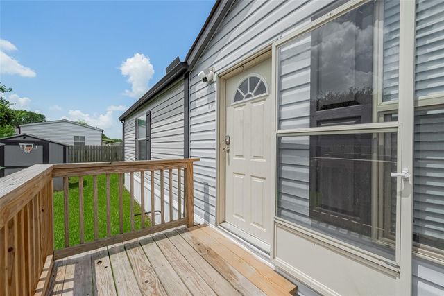 114 Oak Park Drive, Manvel, TX 77578
