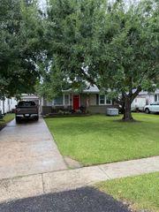 121 Pecan St, Thibodaux, LA 70301