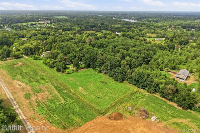 5822 Mack Road, Oceola Township, MI 48855