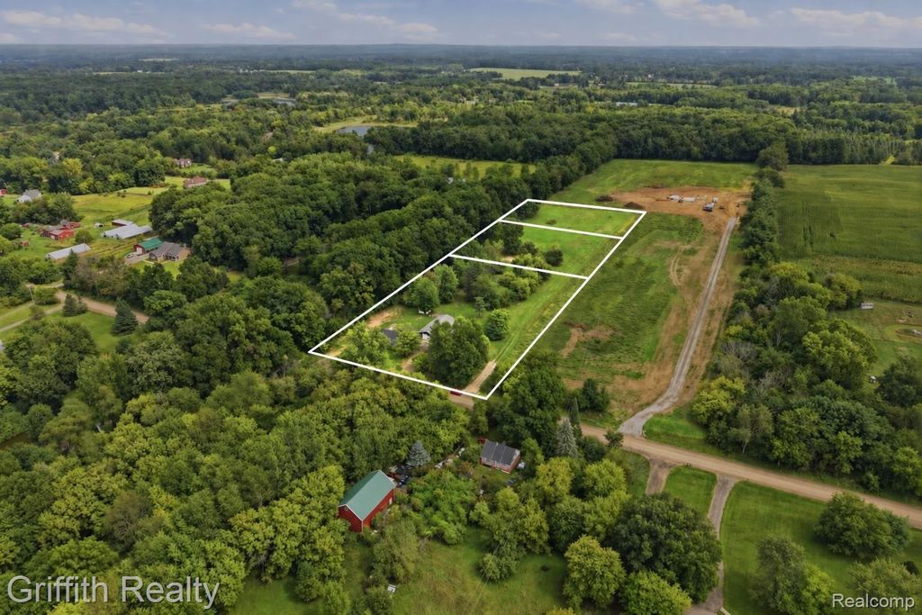 5822 Mack Road, Oceola Township, MI 48855