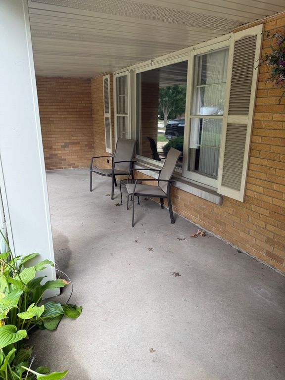 435 S Stratford Avenue, Elmhurst, IL 60126 — photo 3