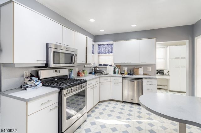 40 Franklin Pl, Totowa Boro, NJ 07512