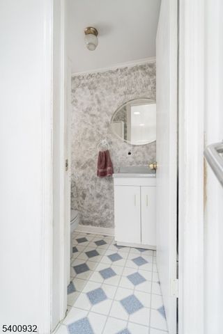 40 Franklin Pl, Totowa Boro, NJ 07512