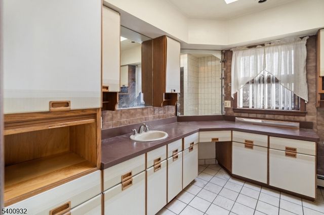 40 Franklin Pl, Totowa Boro, NJ 07512