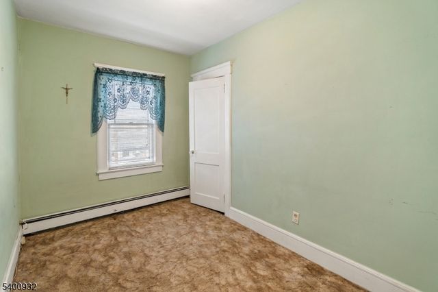 40 Franklin Pl, Totowa Boro, NJ 07512