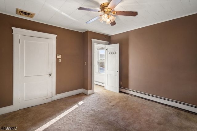 40 Franklin Pl, Totowa Boro, NJ 07512