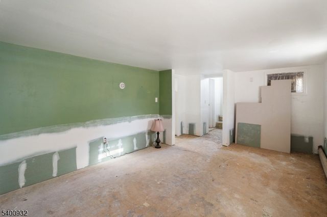 40 Franklin Pl, Totowa Boro, NJ 07512