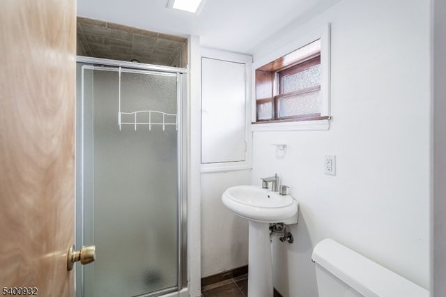 40 Franklin Pl, Totowa Boro, NJ 07512