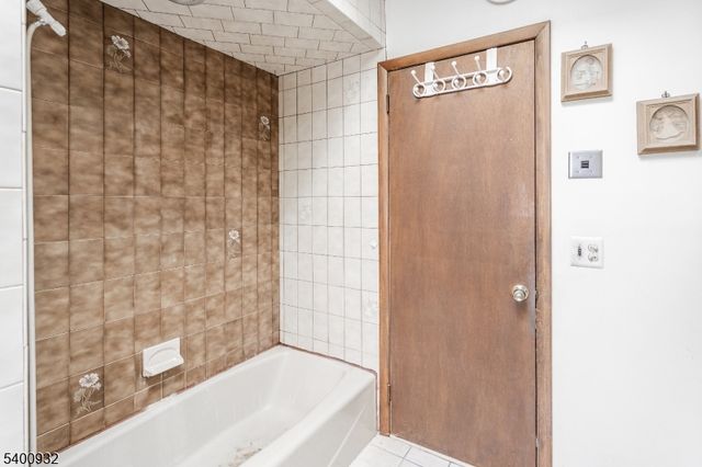 40 Franklin Pl, Totowa Boro, NJ 07512