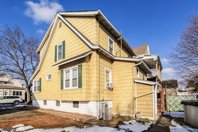 40 Franklin Pl, Totowa Boro, NJ 07512