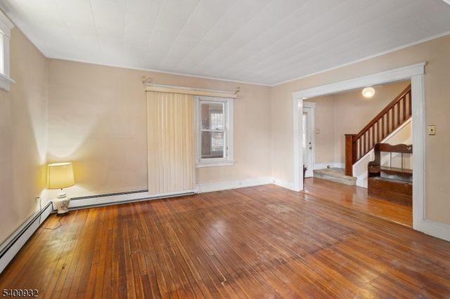 40 Franklin Pl, Totowa Boro, NJ 07512