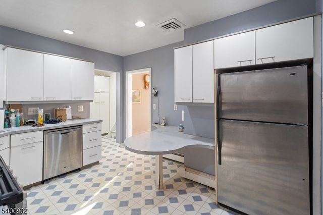 40 Franklin Pl, Totowa Boro, NJ 07512