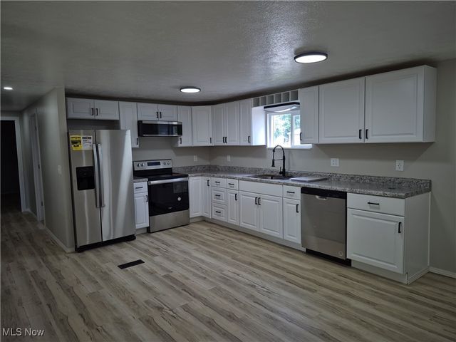 100 Chaucer Court, Elyria, OH 44035