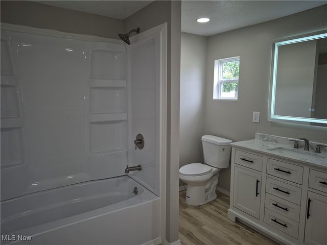 100 Chaucer Court, Elyria, OH 44035