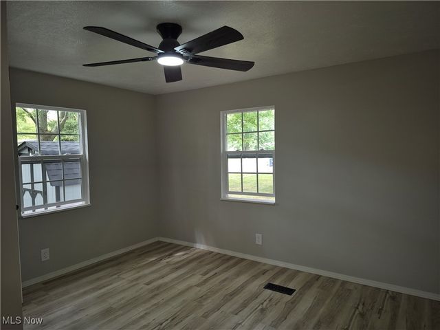 100 Chaucer Court, Elyria, OH 44035