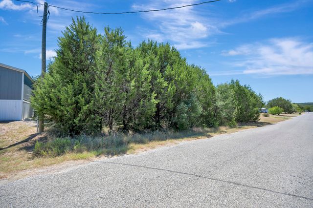 915 Bosque River Drive, Granbury, TX 76048