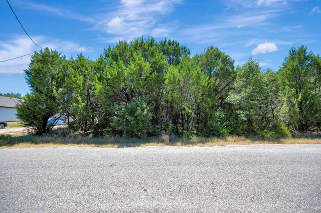 915 Bosque River Drive, Granbury, TX 76048