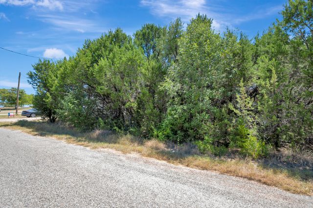 915 Bosque River Drive, Granbury, TX 76048