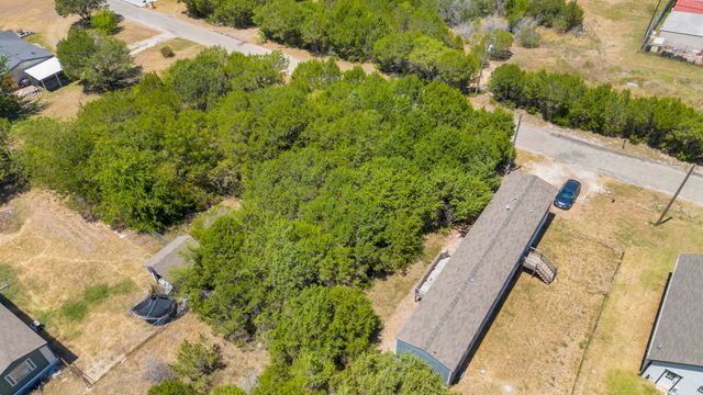 915 Bosque River Drive, Granbury, TX 76048