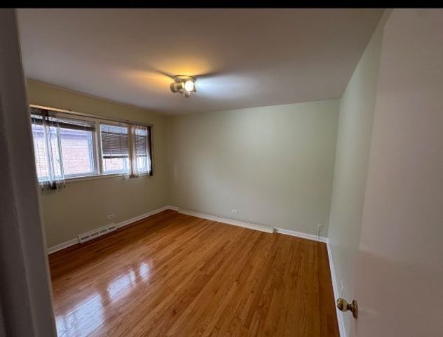 3341 W Pratt Avenue 2, Lincolnwood, IL 60712