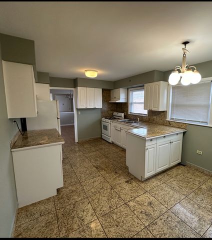 3341 W Pratt Avenue 2, Lincolnwood, IL 60712