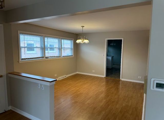 3341 W Pratt Avenue 2, Lincolnwood, IL 60712