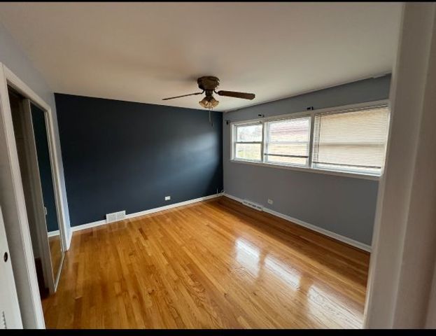 3341 W Pratt Avenue 2, Lincolnwood, IL 60712