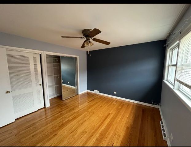 3341 W Pratt Avenue 2, Lincolnwood, IL 60712