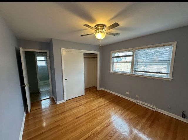 3341 W Pratt Avenue 2, Lincolnwood, IL 60712