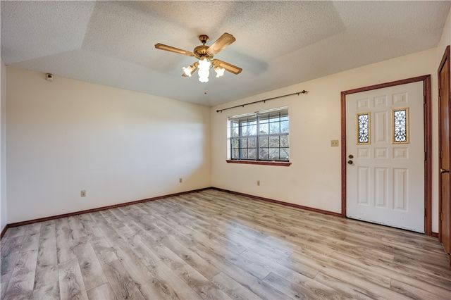 2007 N 30th Street, Van Buren, AR 72956