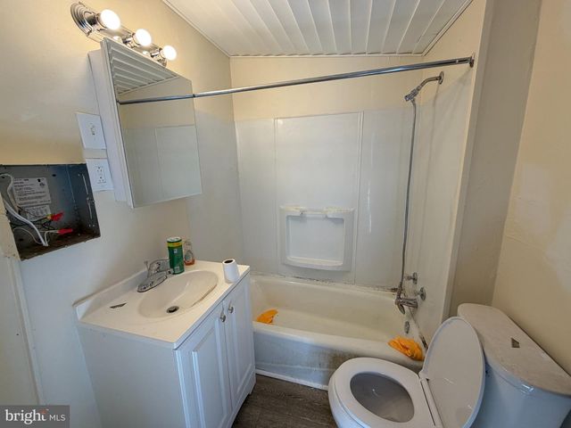 3926 FAIRMOUNT AVE, Philadelphia, PA 19104