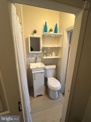 3926 FAIRMOUNT AVE, Philadelphia, PA 19104