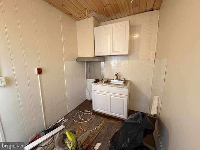 3926 FAIRMOUNT AVE, Philadelphia, PA 19104