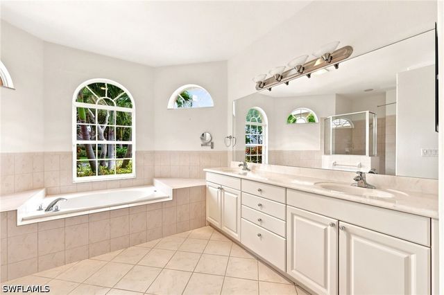 14810 Fripp Island CT, Naples, FL 34119