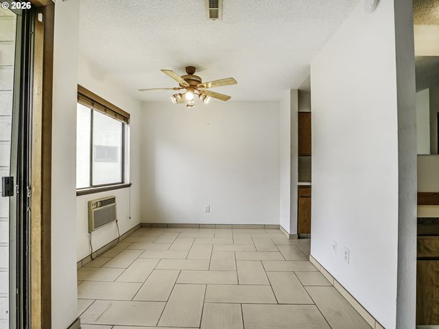 15926 Ne FREMONT St, Portland, OR 97230