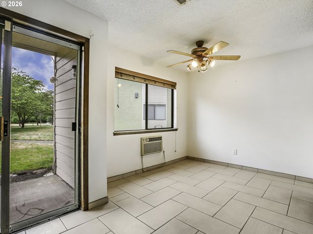 15926 Ne FREMONT St, Portland, OR 97230