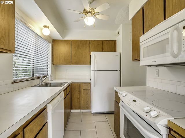 15926 Ne FREMONT St, Portland, OR 97230