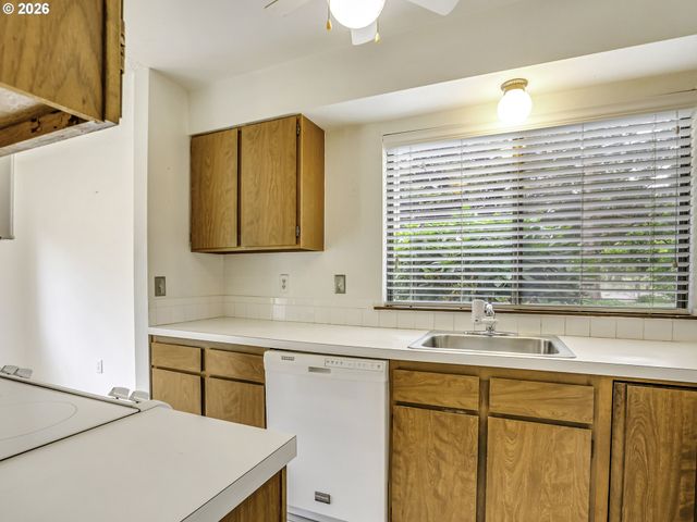 15926 Ne FREMONT St, Portland, OR 97230