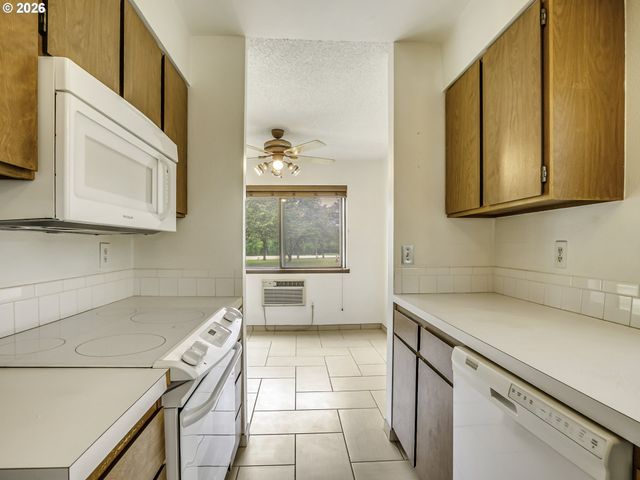 15926 Ne FREMONT St, Portland, OR 97230