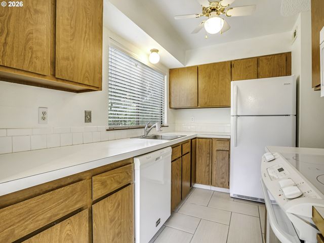 15926 Ne FREMONT St, Portland, OR 97230