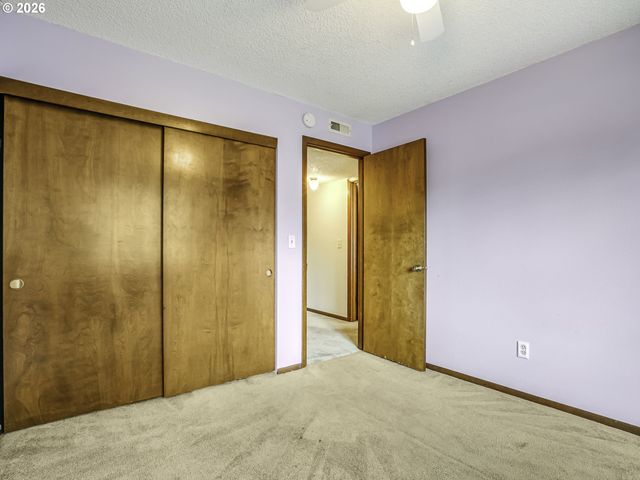 15926 Ne FREMONT St, Portland, OR 97230