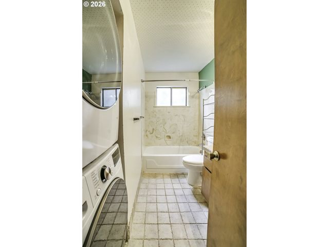 15926 Ne FREMONT St, Portland, OR 97230
