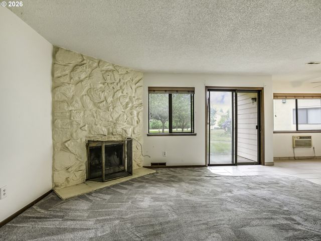 15926 Ne FREMONT St, Portland, OR 97230