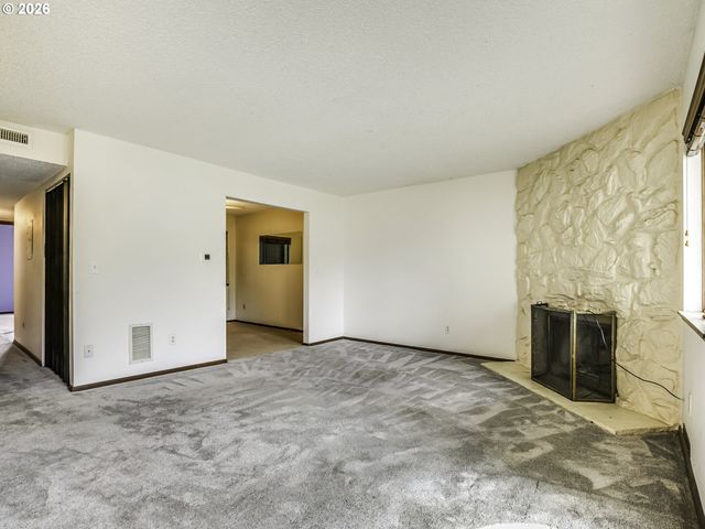 15926 Ne FREMONT St, Portland, OR 97230