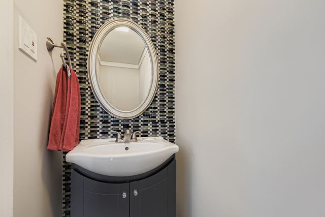 1433 Bristol Avenue, Westchester, IL 60154