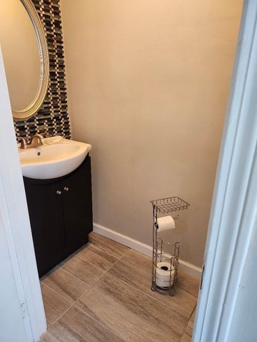 1433 Bristol Avenue, Westchester, IL 60154