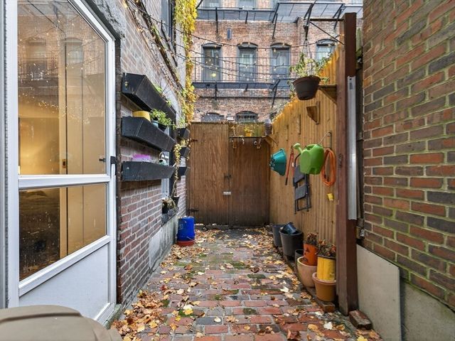 52 Temple Street, Boston, MA 02114